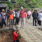 Bupati Parosil Tinjau Jalan Putus Gedung Surian–Air Hitam, Instruksikan Penanganan Darurat