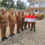 SEKDA TANGGAMUS PIMPIN APEL PAGI DAN CANANG GERAKAN PEMBAGIAN BENDERA MERAH PUTIH 2026